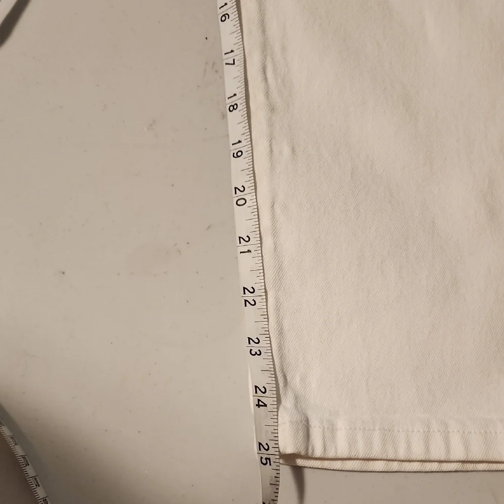 Michael Kors White Capris with Smooth Finish